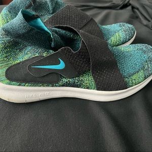 Size 13 Velcro Nike Free Run Motion( Like New)